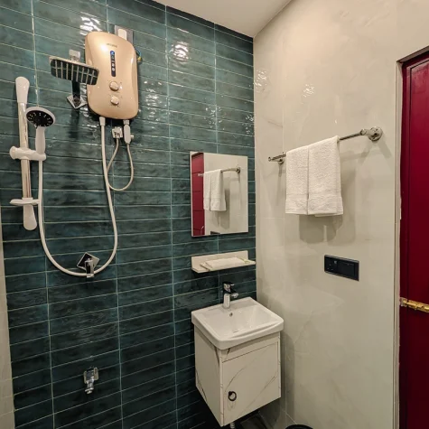 King grand hotel Deluxe Family Room 2