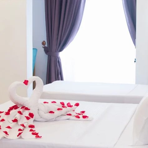 King grand hotel Deluxe Family Room 3