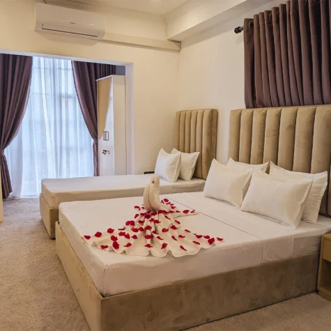 King grand hotel Luxury Triple Room 1