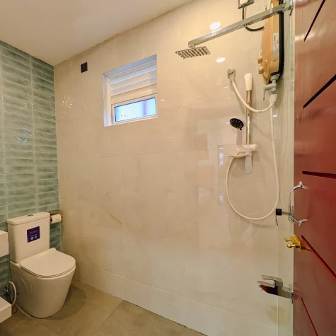 King grand hotel Luxury Triple Room 5